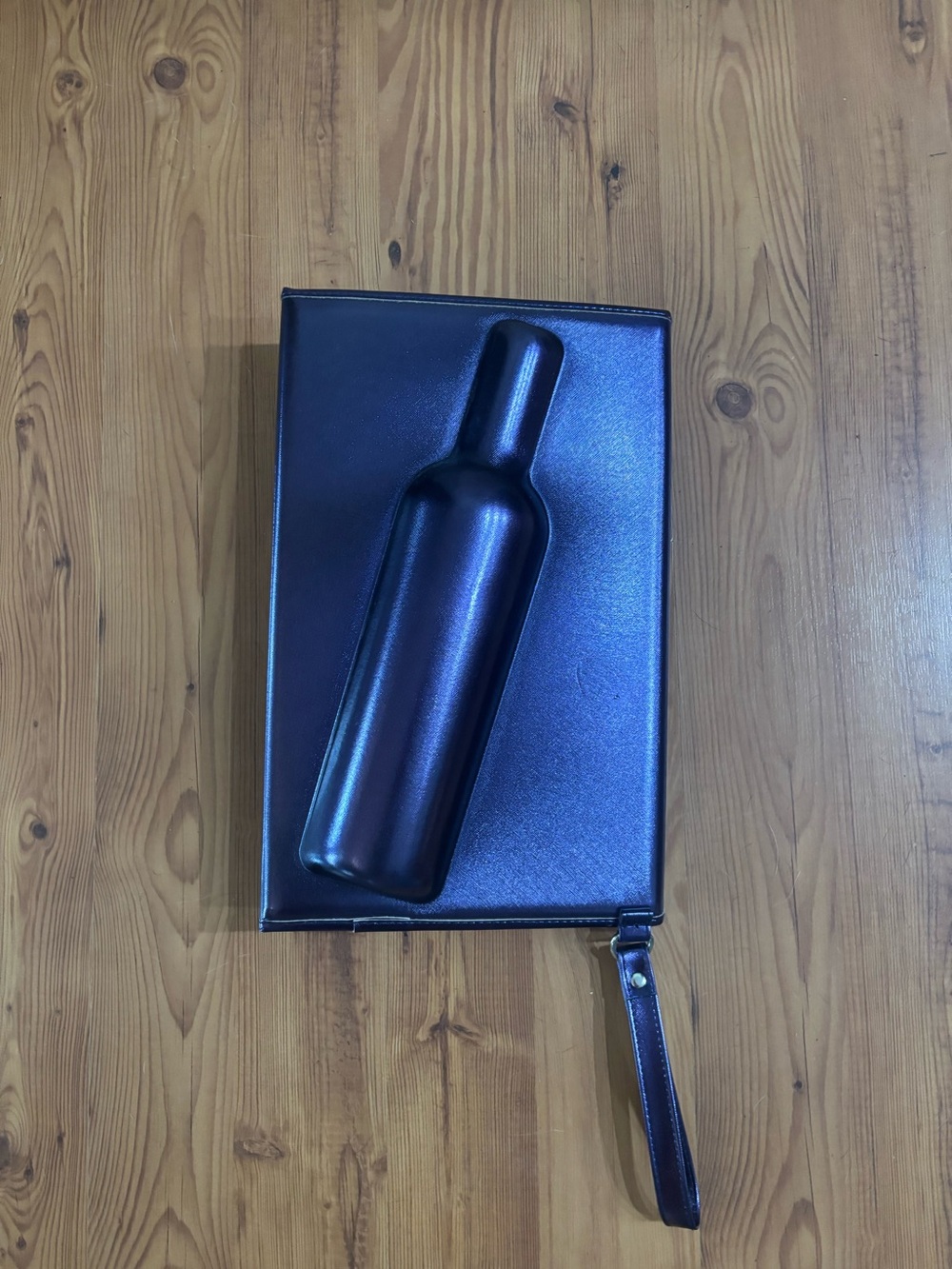 8 Oak Lane Neimans Purple Wine Bottle Pouch Carrying Clutch Handbag Wristlet